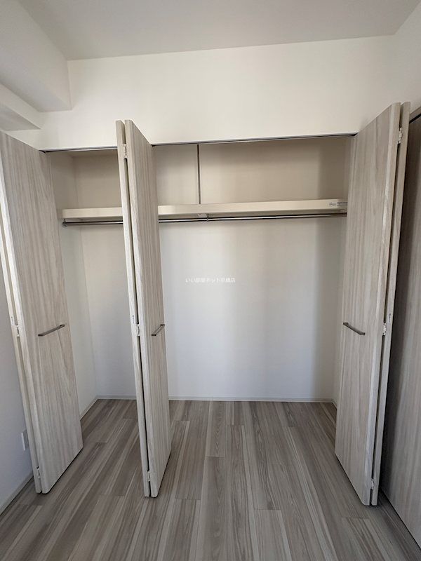 近くのグルメシティ南森町店まで395m（徒歩5分）