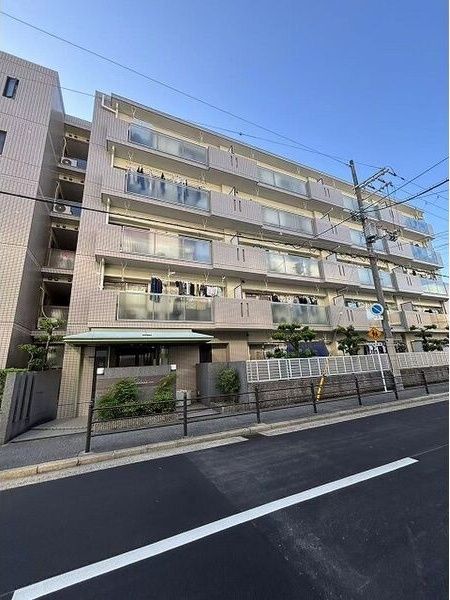 アドニスの外観画像