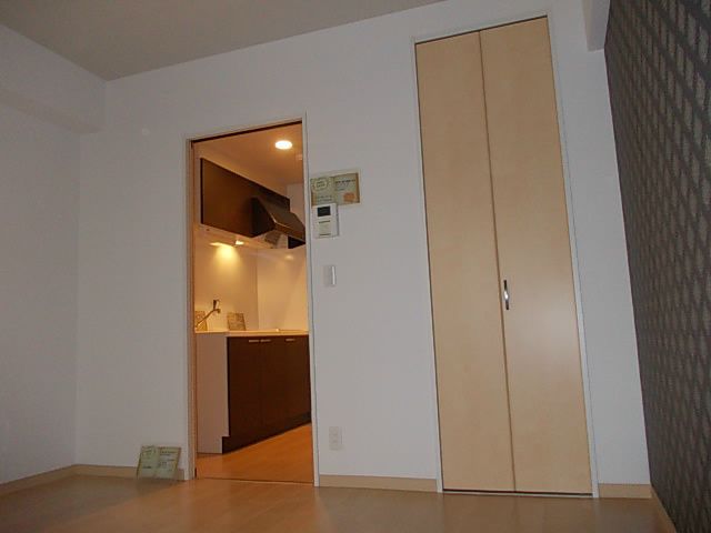 近くの三井住友銀行まで400m（徒歩5分）