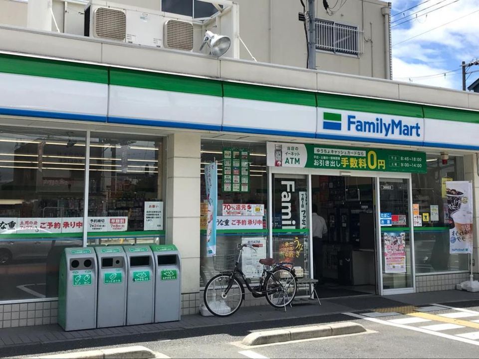 近くのファミリーマート 今津中三丁目店まで1,001m（徒歩13分）