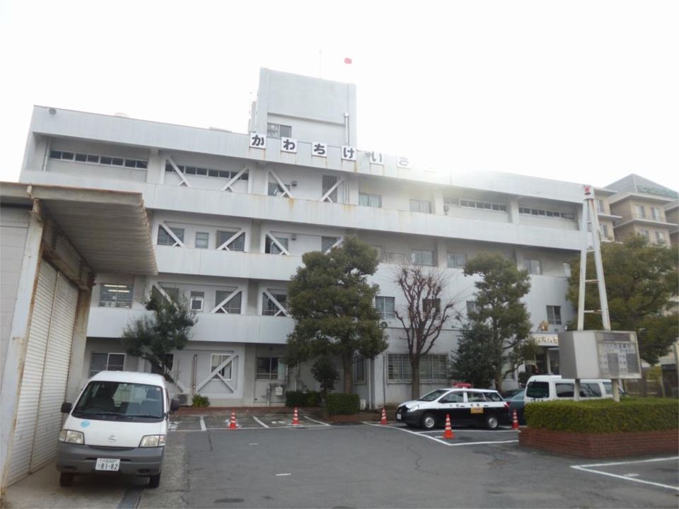 近くの河内警察署まで447m（徒歩6分）