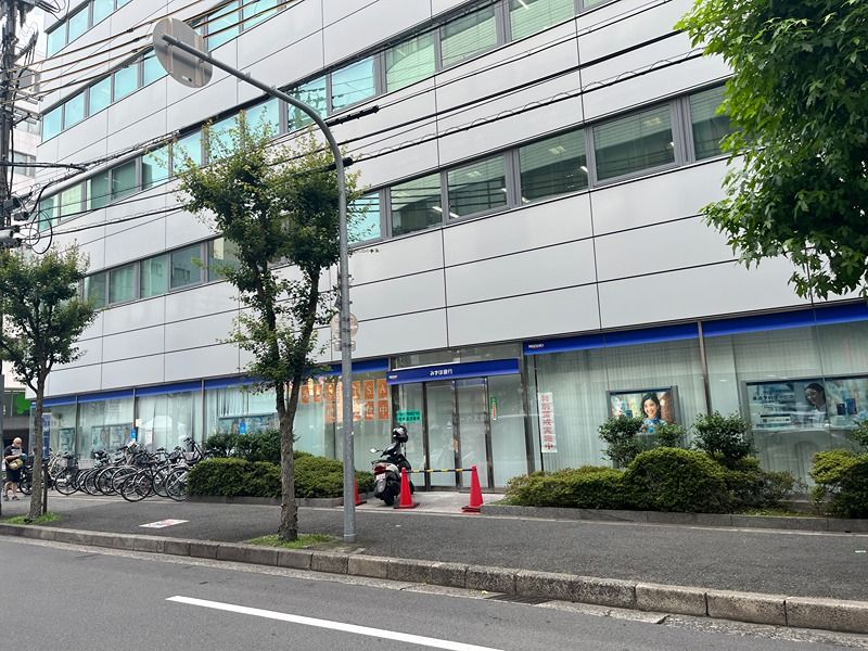 近くのみずほ銀行吹田駅前支店まで750m（徒歩10分）