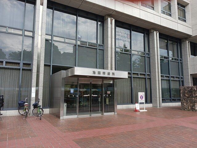 近くの池田市役所まで2,194m（徒歩28分）
