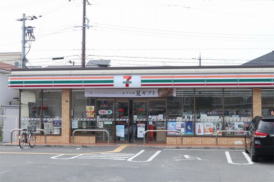 近くのセブンイレブン 茨木真砂玉島台店まで605m（徒歩8分）