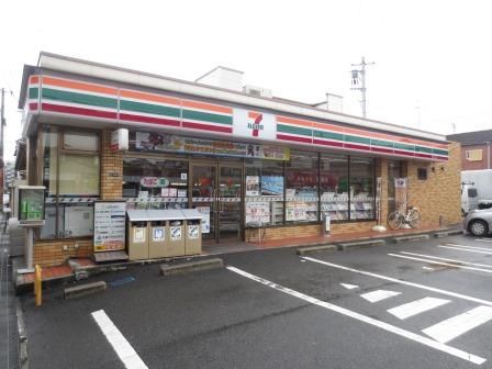 近くのセブンイレブン 大東市諸福5丁目店まで750m（徒歩10分）