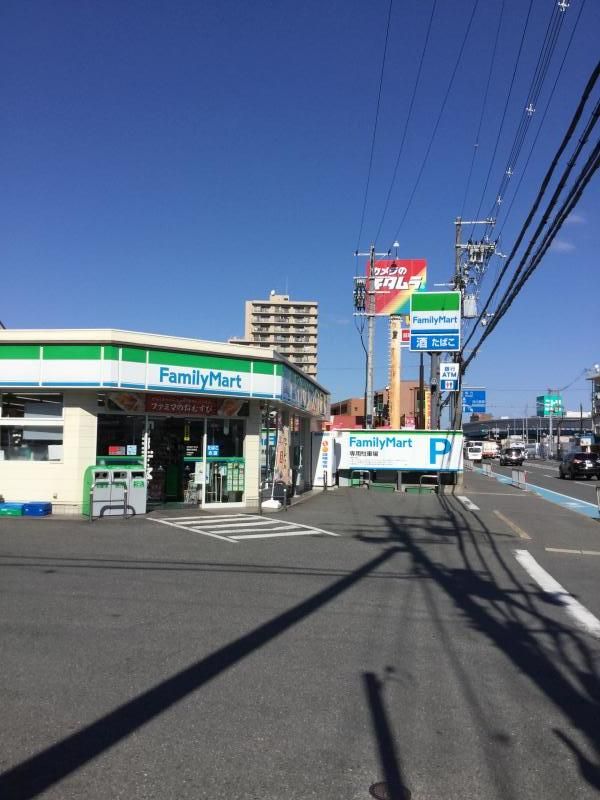 近くのファミリーマート 寝屋川初町店まで491m（徒歩7分）