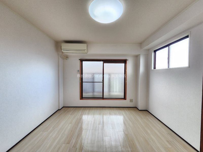 近くのサンドラッグ 遠里小野店まで497m（徒歩7分）