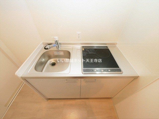 近くの住之江北島郵便局まで622m（徒歩8分）