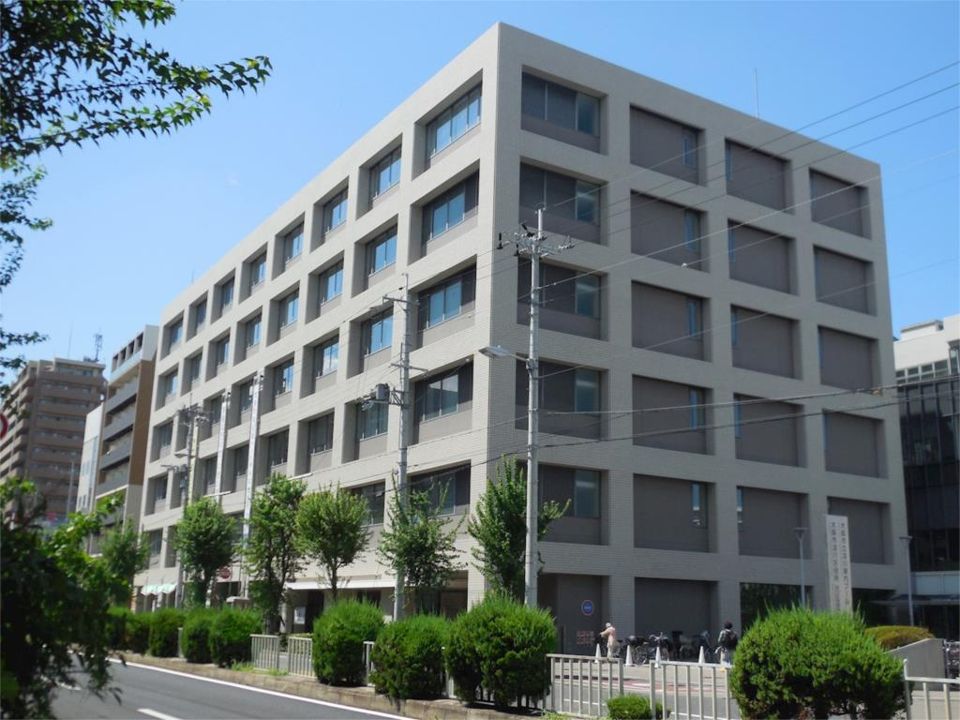 近くの淀川区役所まで604m（徒歩8分）