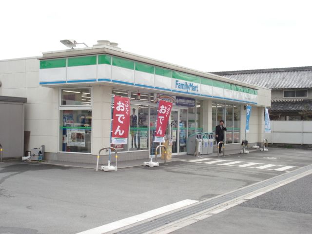 近くのコンビニまで500m（徒歩7分）