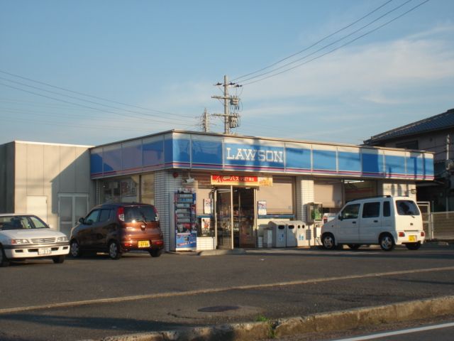 近くのローソンまで120m（徒歩2分）