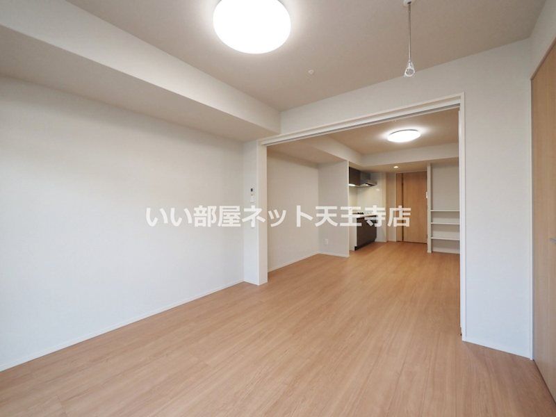 近くのローソンストア100 LS大国町駅前店まで191m(徒歩3分)