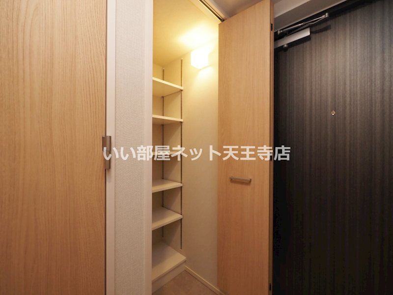 近くのローソンストア100 LS大国町駅前店まで191m（徒歩3分）
