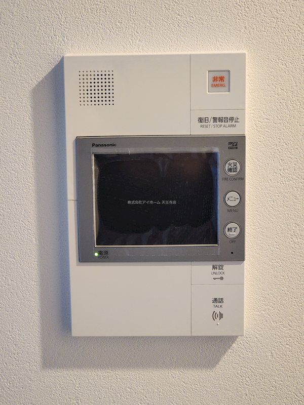 近くのファミリーマート 大国町店まで135m（徒歩2分）