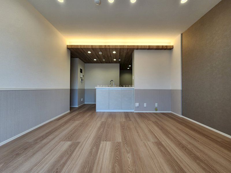 近くの阪急オアシスくまた店まで413m（徒歩6分）