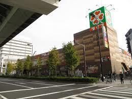 近くのライフ弁天町店まで310m（徒歩4分）