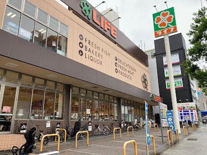 近くのライフ清水谷店まで458m（徒歩6分）