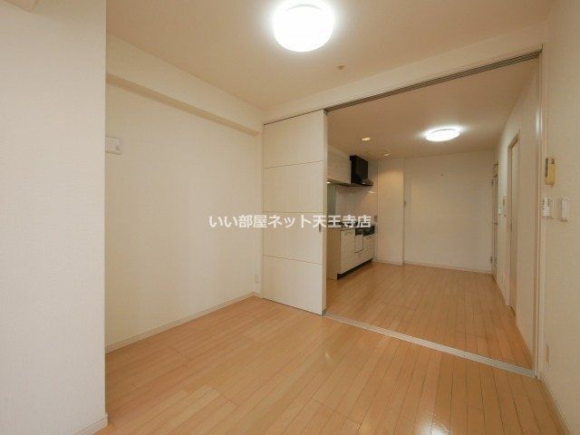 近くのライフ 大国町店まで298m(徒歩4分)
