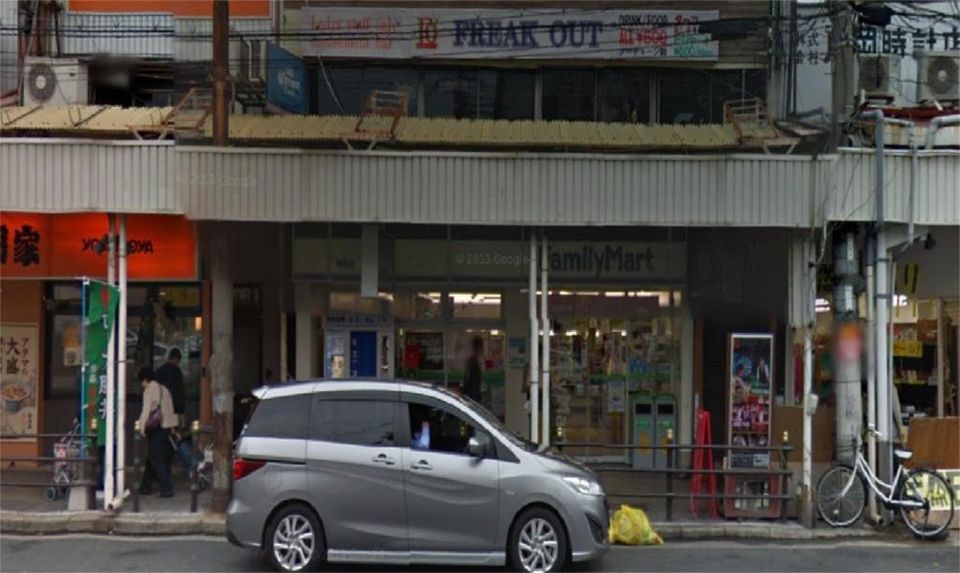 近くのファミリーマート 鶴橋駅前店まで414m（徒歩6分）