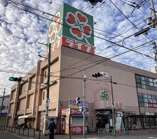近くのハートイン 東部市場前店まで697m（徒歩9分）