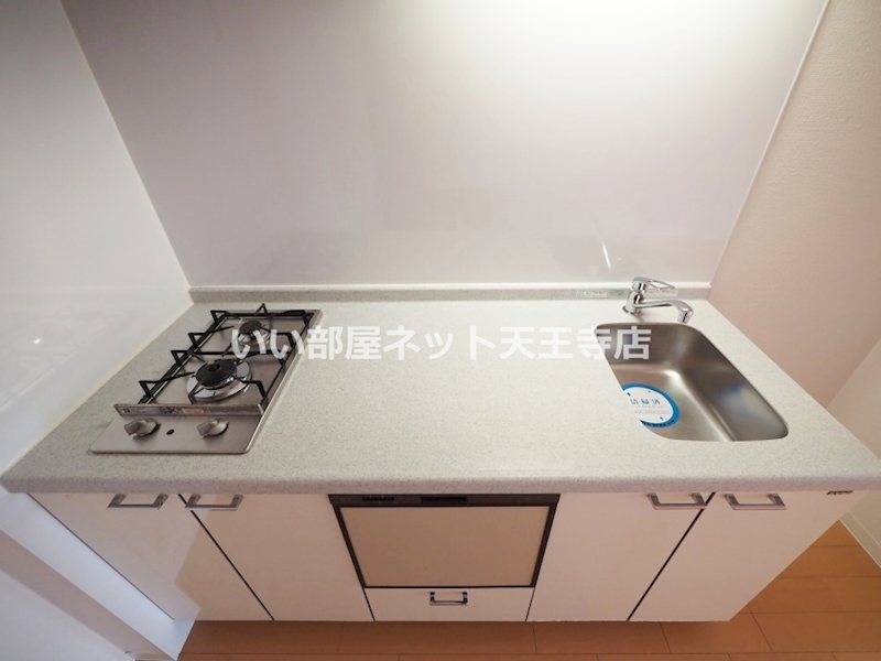 近くのファミリーマート 江戸堀三丁目店まで226m（徒歩3分）