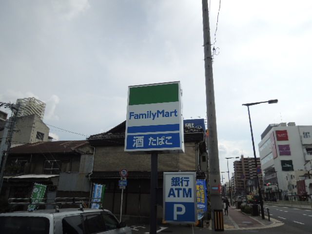 近くのファミリーマート 東今里一丁目店まで428m（徒歩6分）