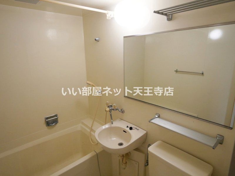 近くのファミリーマート 天王寺堀越町店まで67m（徒歩1分）