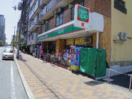 近くのローソンストア100 天王寺東高津町店まで627m(徒歩8分)