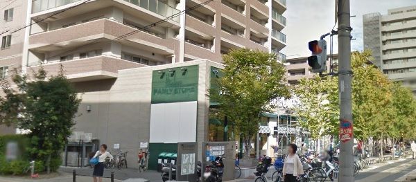 阪急ファミリーストアが至近