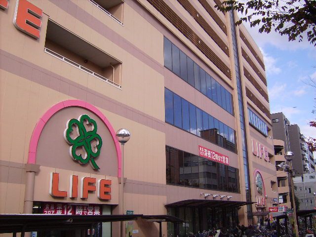 近くのライフ 今里店まで628m（徒歩8分）