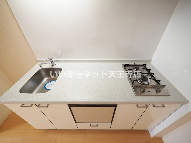 近くのファミリーマート 江戸堀三丁目店まで226m(徒歩3分)