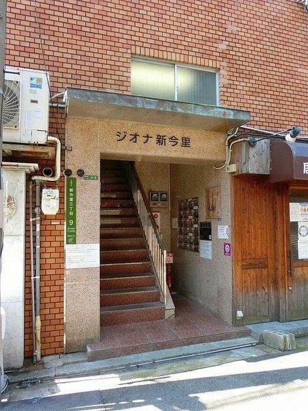 近くのファミリーマート 新今里三丁目店まで242m（徒歩4分）