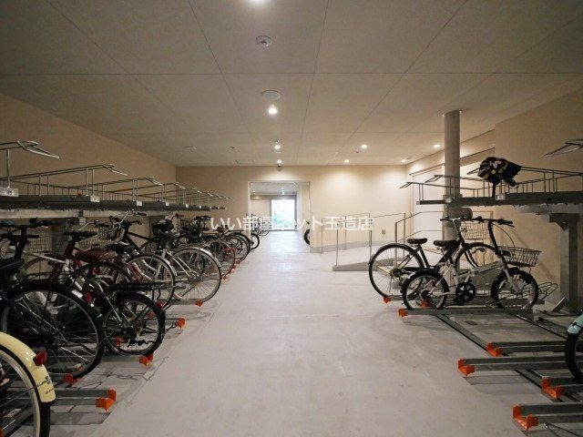 近くのキャンドゥ 薬のヒグチ北浜プラザ店まで250m（徒歩4分）