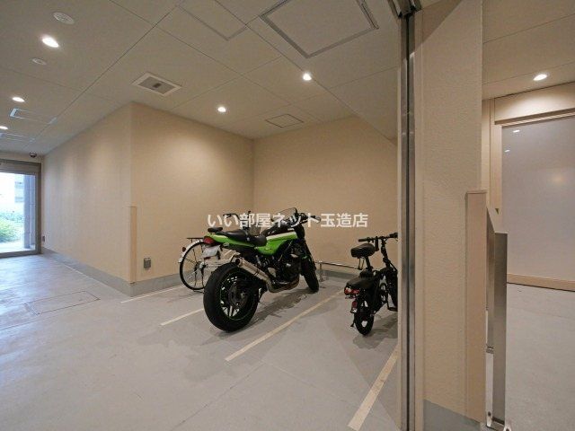 近くのファミリーマート 北浜一丁目店まで167m（徒歩3分）