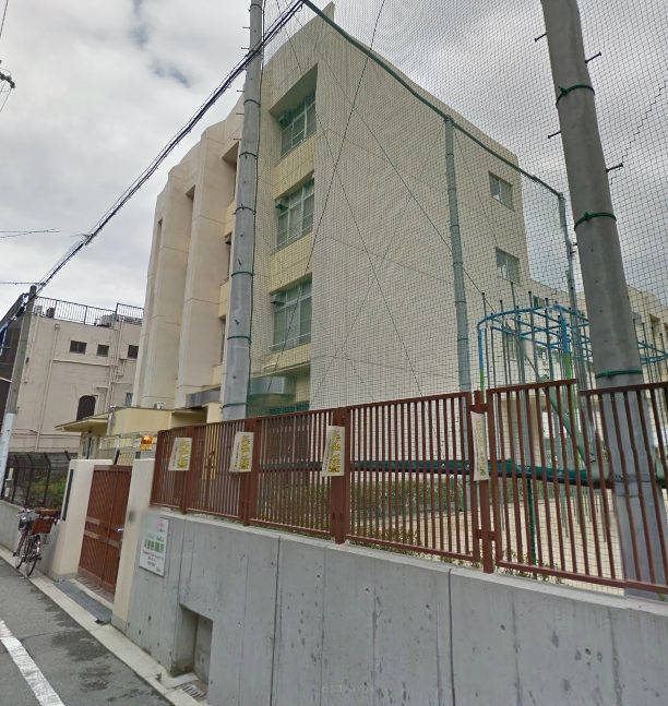 近くの桃揚小学校まで210m(徒歩3分)