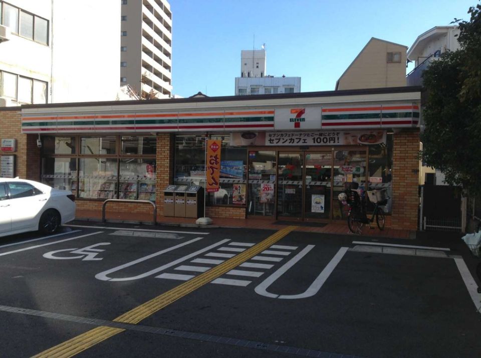 近くのコンビニまで100m（徒歩2分）