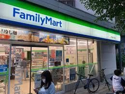 近くのファミリーマート 江戸堀三丁目店まで184m(徒歩3分)