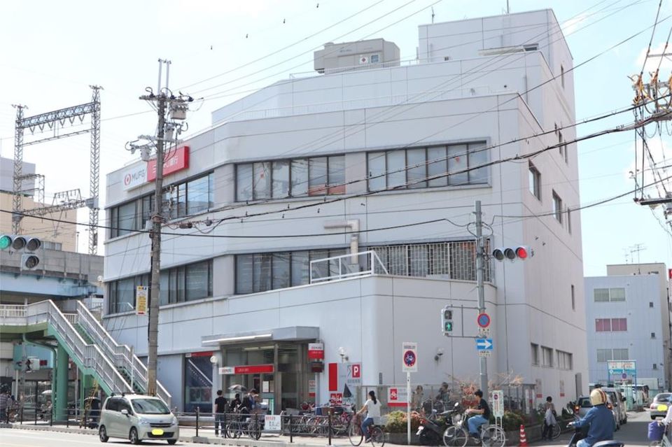 近くの三菱UFJ銀行八尾駅前支店まで1,104m（徒歩14分）