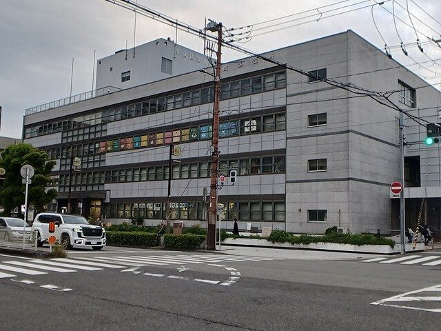 近くの東成区役所まで800m（徒歩10分）