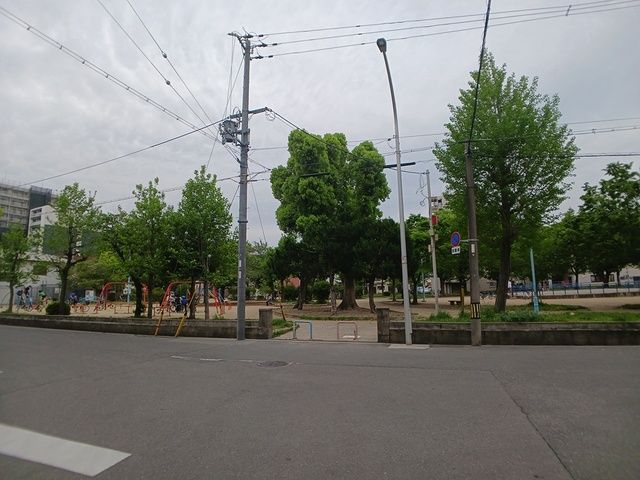 近くの南中本公園まで400m(徒歩5分)
