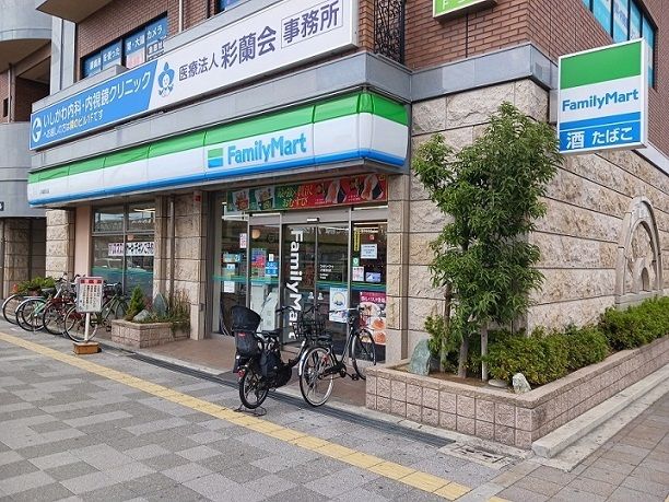 近くのファミリーマートJR鳳駅前店まで190m(徒歩3分)