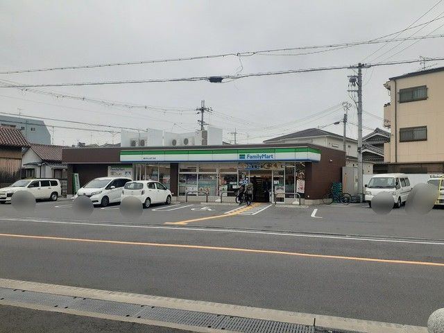 近くのファミリーマート藤井寺小山店様まで558m(徒歩7分)