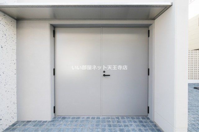 近くのファミリーマート 北田辺駅前店まで205m(徒歩3分)