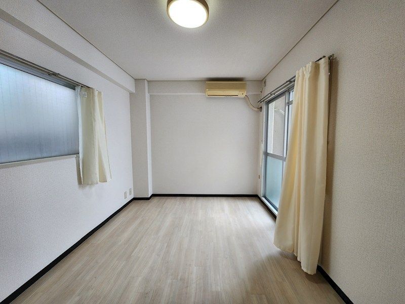 近くのジャパン 京橋店まで344m(徒歩5分)