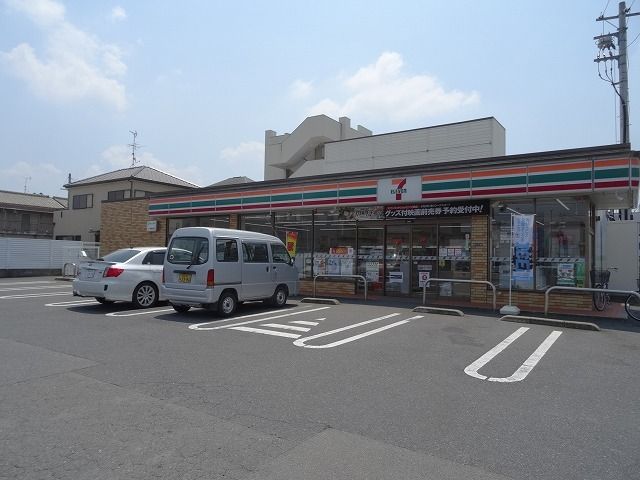 近くのセブンイレブン大和高田今里店様まで600m（徒歩8分）
