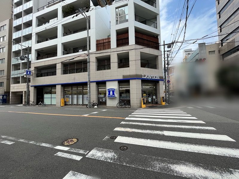 近くのローソン 立売堀三丁目店まで153m（徒歩2分）