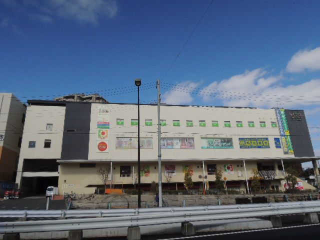 近くのデイリーカナートイズミヤ細工谷店まで340m（徒歩5分）