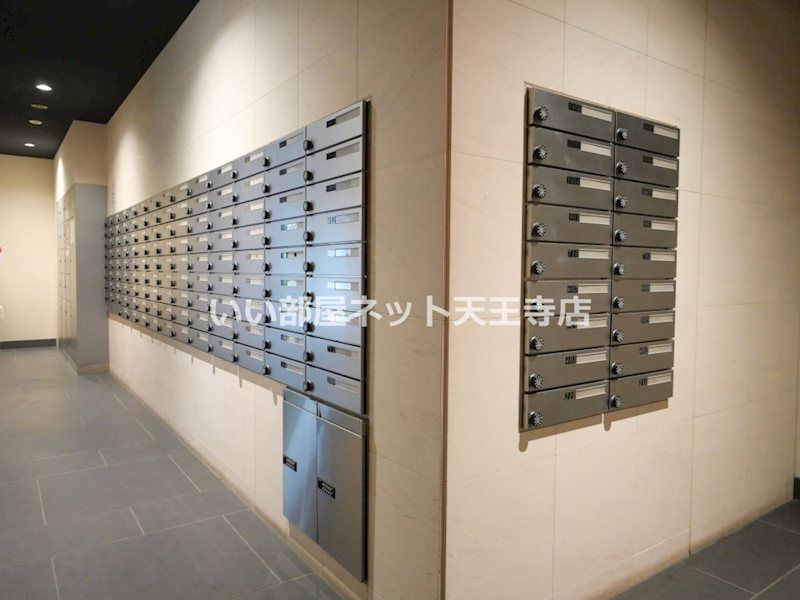 近くのファミリーマート MYS大国町駅前店まで187m（徒歩3分）