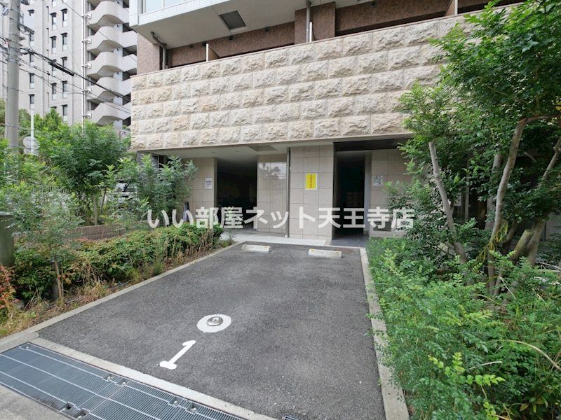 近くのファミリーマート 難波中三丁目店まで259m（徒歩4分）
