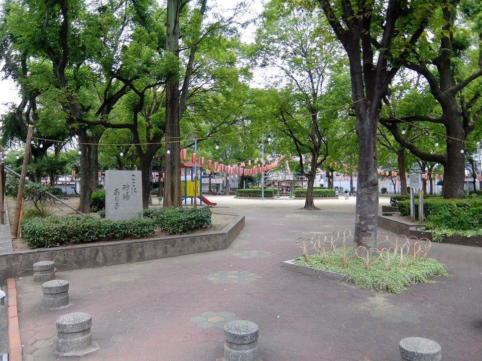 近くの新町南公園まで127m（徒歩2分）